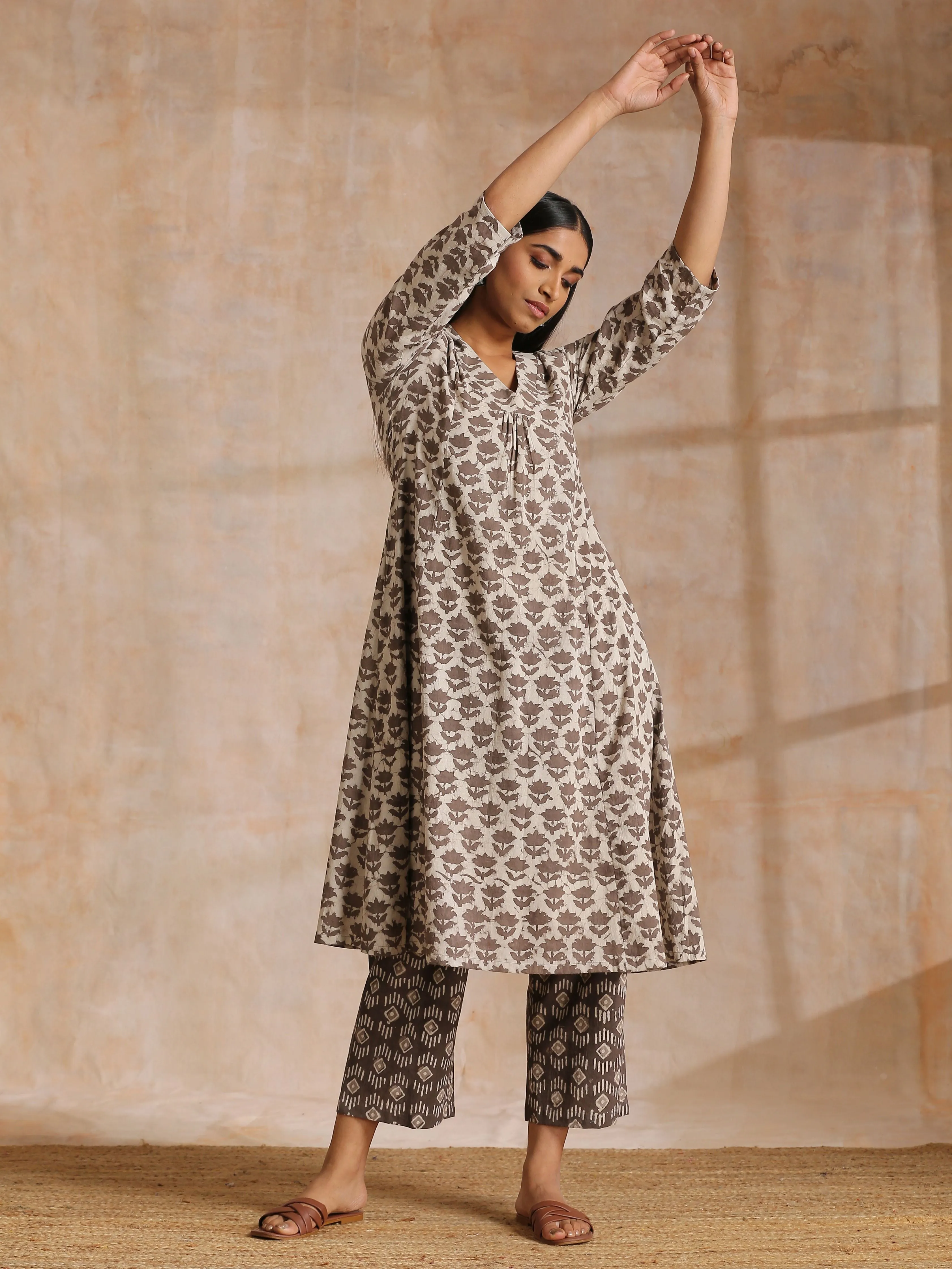 Clay Dabu Buta Print Cotton Front Neck Gathered Kurta Pant Set