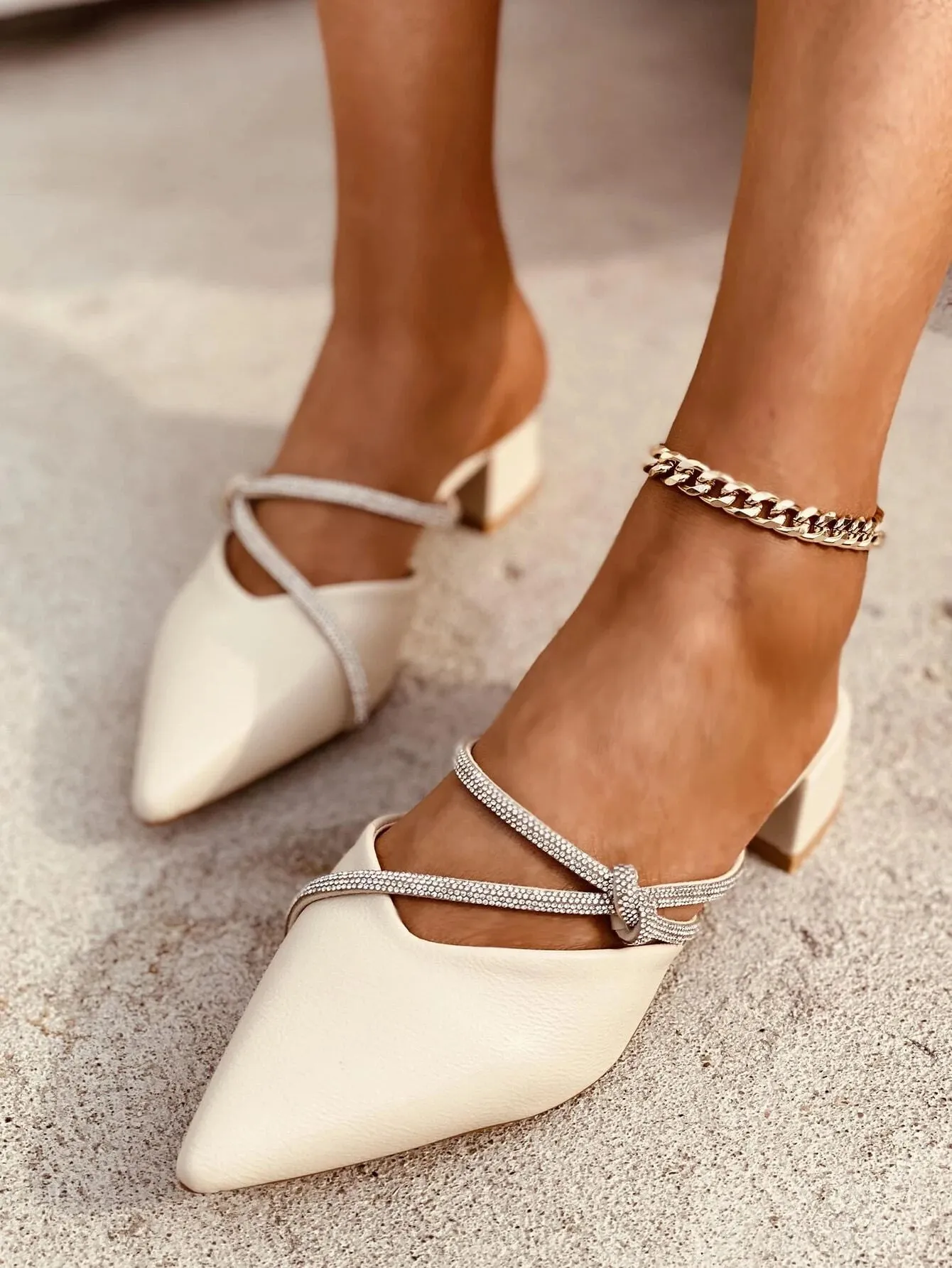 SHEIN Rhinestone Decor Point Toe Chunky Heeled Mules